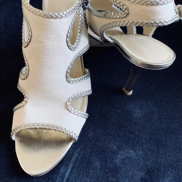 Light Gold and Linen Tahari, Open toe ankle wrap , size 9.5, 3 inch heel - Picture 3 of 4